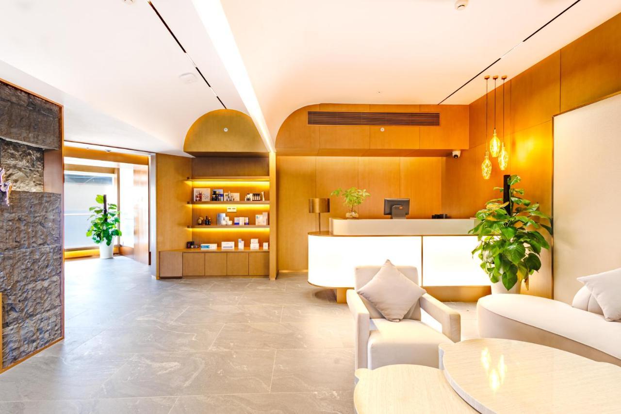 Howard Johnson Plaza By Wyndham Blue Bay سيهانوكفيل المظهر الخارجي الصورة