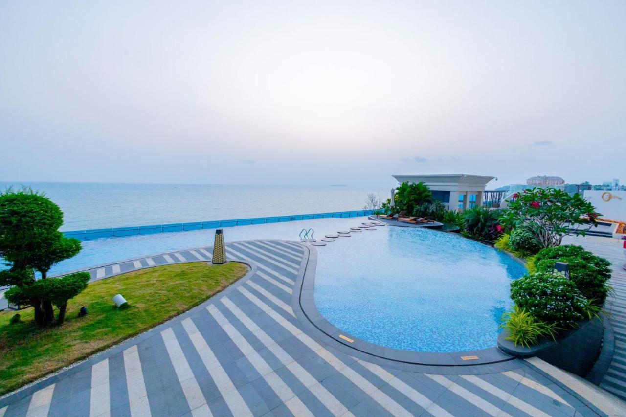 Howard Johnson Plaza By Wyndham Blue Bay سيهانوكفيل المظهر الخارجي الصورة